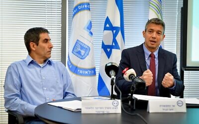 Communications Minister Yoaz Hendel and Brig.-Gen. (ret.) Gaby Portnoy, director general of the Israel National Cyber Directorate hold a press conference in Tel Aviv, May 2, 2022. (Avshalom Sassoni/Flash90)