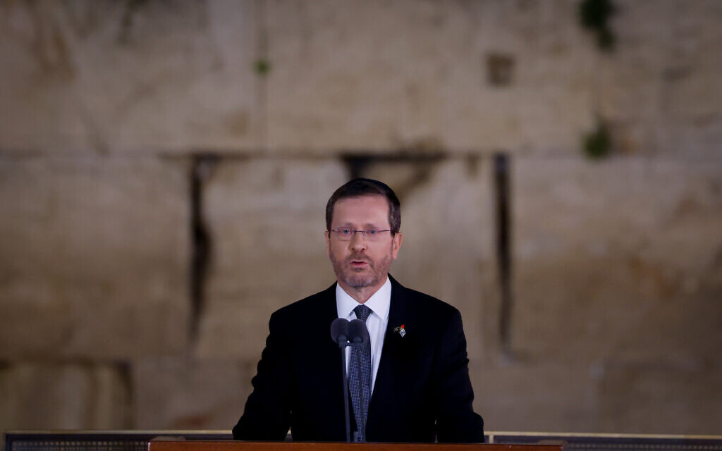 President Isaac Herzog addresses the state ceremony for Israel's Memorial Day for fallen soldiers and terror victims, at Jerusalem's Western Wall, on May 3, 2022. (Olivier Fitoussi/Flash90)