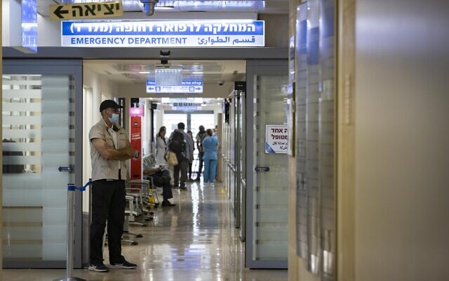 A security guard is seen at the Hadassah Medical Center as medics went on strike to protest recent violent attacks on medical staff, May 19, 2022. (Olivier Fitoussi/Flash90)