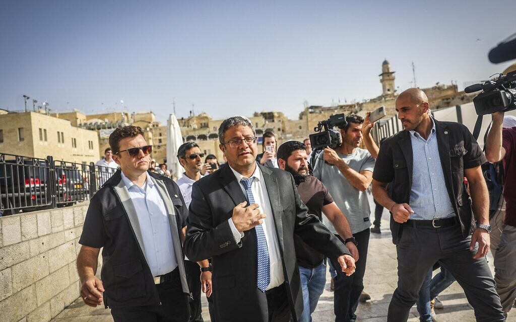 Far-right MK Itamar Ben Gvir makes his way to the Temple Mount in Jerusalem's Old City during the Jerusalem Day celebrations, May 29, 2022 (Yonatan Sindel/Flash90)