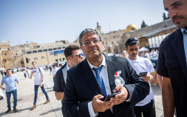 Far-right MK Itamar Ben Gvir makes his way to the Temple Mount during Jerusalem Day celebrations, May 29, 2022. (Yonatan Sindel/Flash90)
