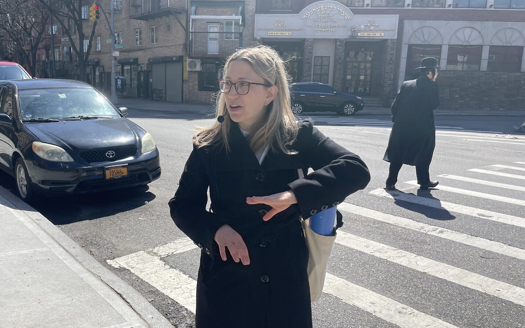 Tour guide finds new way to show people around New York City during  COVID-19 pandemic