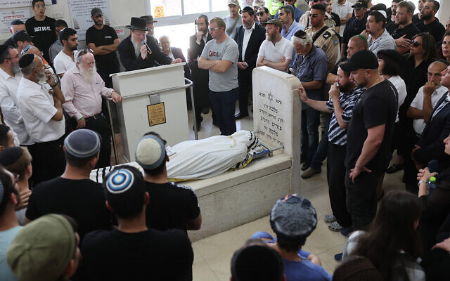 Family and friends attend the funeral for Vyacheslav Golev, who was shot dead by terrorists on April 29, 2022 during his shift as a security guard outside the Ariel settlement, in Beit Shemesh on May 1, 2022. (Yonatan Sindel/FLASH90)