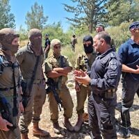 Police commissioner Kobi Shabtai speaks to officers near the central city of Elad on May 8, 2022, shortly after two Palestinian terror suspects were arrested. (Israel Police)