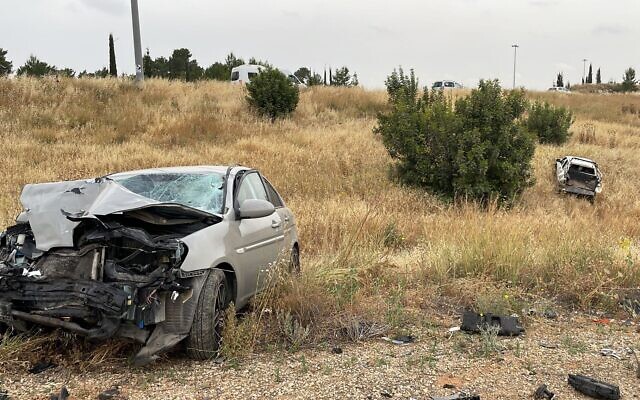 Two wrecked cars involved in an accident along Route 6, north of the Kiryat Gat interchange, May 15, 2022. (Magen David Adom)