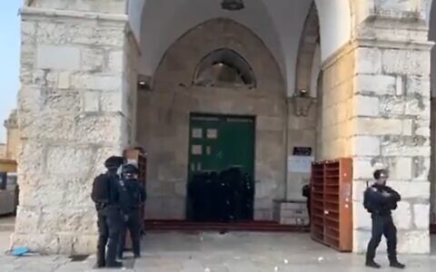 Police officers outside the Al-Aqsa Mosque in Jerusalem on May 29, 2022 (Screen grab)
