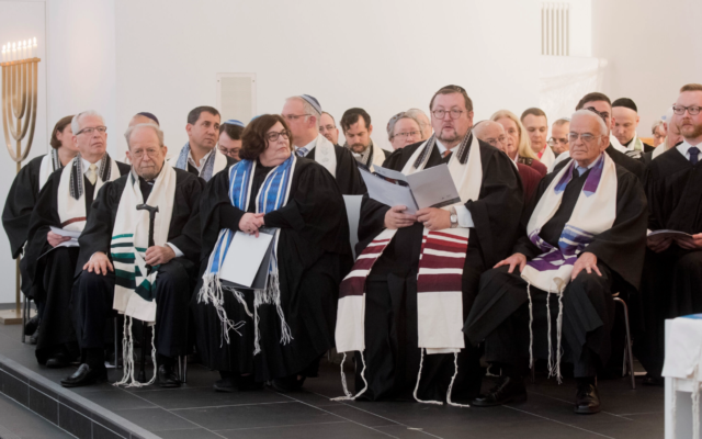 Rabbi Walter Homolka (2-R), Rector of the Abraham Geiger College, rabbi Walter Jacob (R), President of the Abraham Geiger College, and rabbi Denise L. Eger (2-L), President of the Central Conference of American Rabbis (CCAR), in the Liberal Jewish community’s synagogue in Hanover, Germany, in 2016. (Photo by Julian Stratenschulte/picture alliance via Getty Images)
