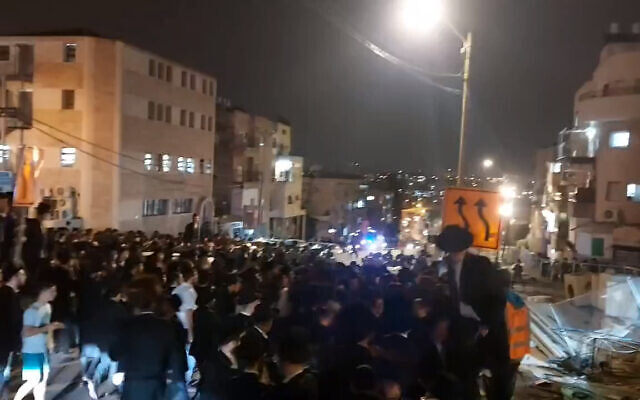 Dozens of ultra-Orthodox Jews protest in Jerusalem, May 21, 2022. (Screenshot: Twitter)