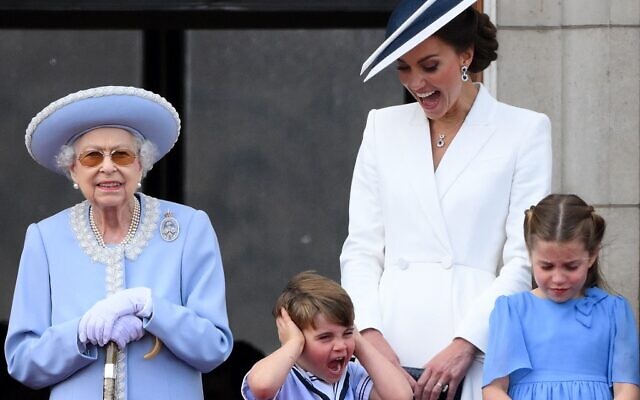 Britain's Catherine, Duchess of Cambridge, (2R) reacts as Britain's Prince Louis of Cambridge (2L) covers his ears, as they stand with Britain's Queen Elizabeth II (L), and Britain's Princess Charlotte of Cambridge to watch a special flypast from Buckingham Palace balcony following the Queen's Birthday Parade, the Trooping the Color, as part of Queen Elizabeth II's platinum jubilee celebrations, in London on June 2, 2022. (Daniel LEAL / AFP)
