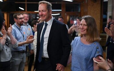 Liberal Democrat Party candidate Richard Foord (center) arrives with his wife Kate at the count for district by-election results at the count center in Crediton, south-west England on June 24, 2022. (Justin Tallis/AFP)