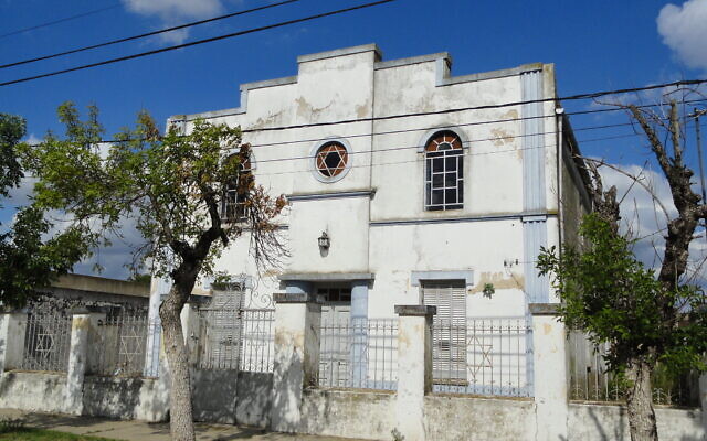 The Workers’ Synagogue (Arbeter Shul) in Moises Ville, Argentina, photographed in 2010. (Wikimedia Commons/ via JTA)