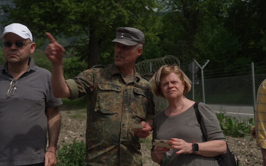 Lt. Col. Thomas Nockelmann helps group member Margot Bester identify the spot on the Feldafing army base where her mother was photographed, May 2022. (Alexander Vexler)