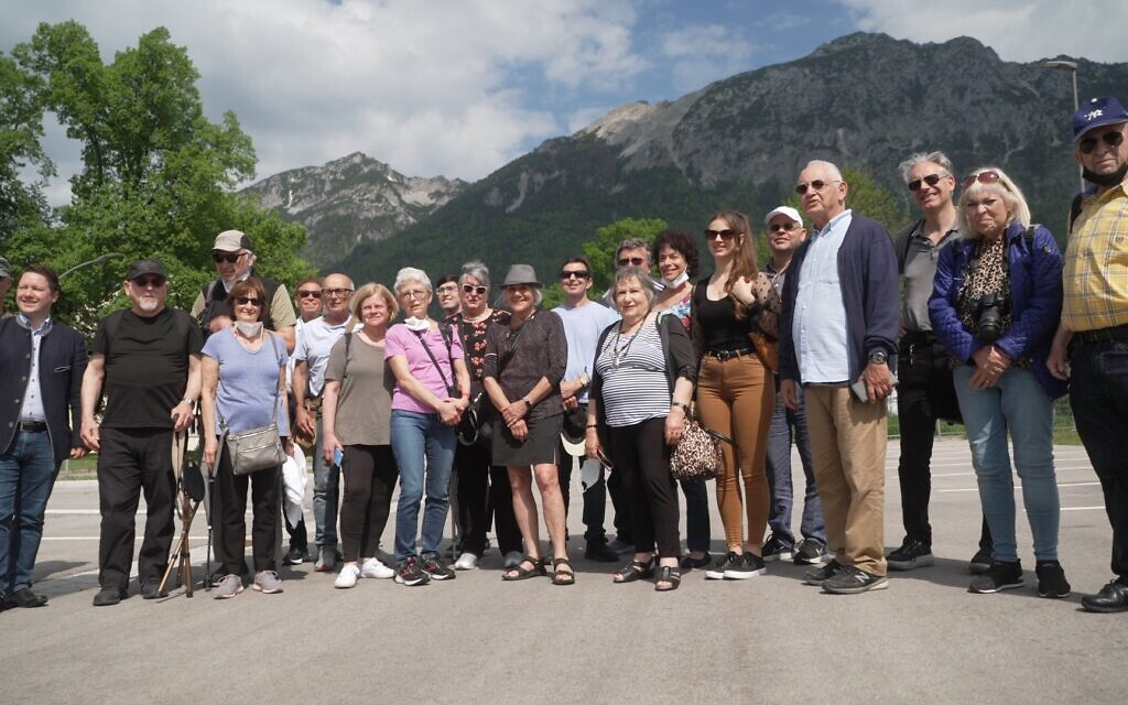 Bad Reichenhall Mayor Christoph Lung (second from left) with a group of second-generation Holocaust survivors who came to see the Displaced Persons camps where their parents stayed in the immediate aftermath of the Holocaust, May 2022. (Alexander Vexler)