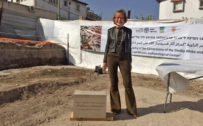 Shelby White at the cornerstone laying ceremony for the Lod Mosaic Archaeological Center in 2017. (Raanan Kislev, Israel Antiquities Authority)