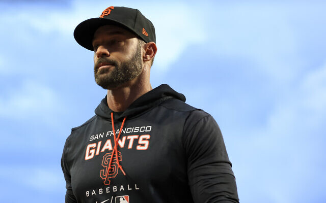 San Francisco Giants' Gabe Kapler walks to the dugout prior to a baseball game against the Cincinnati Reds in Cincinnati, May 27, 2022. (AP Photo/Aaron Doster)