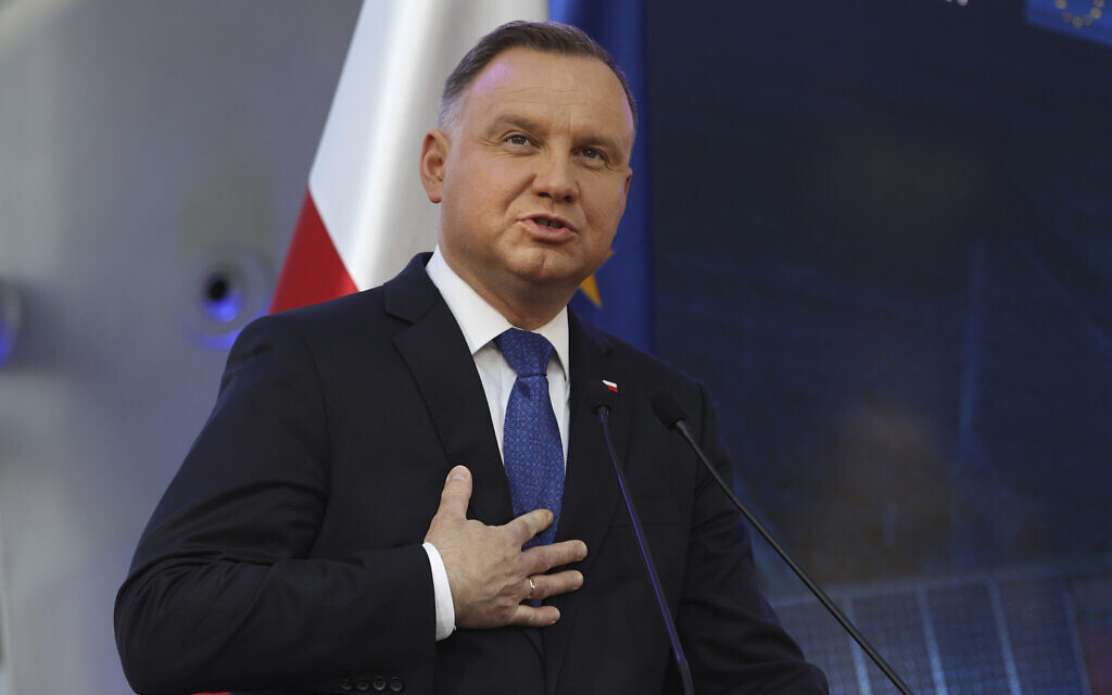 Der polnische Präsident Putin verglich ihn mit Hitler und kritisierte Frankreich und Deutschland dafür, dass sie mit ihm sprachen
