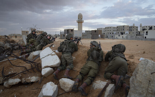 Israeli soldiers take positions during a training session simulating urban warfare at the Tzeelim army base, southern Israel, Jan. 4, 2022. (/Oded Balilty/AP)