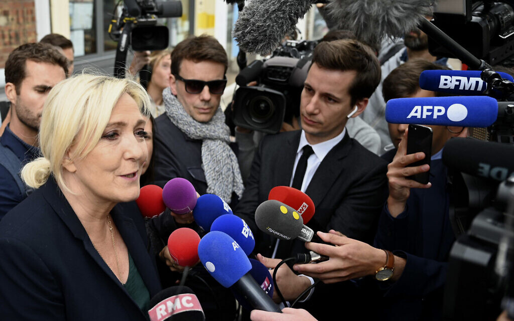 Le Pen a salué la grande victoire au Parlement français comme un « événement tremblement de terre »