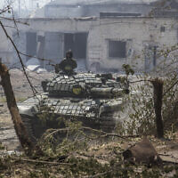 File: A Ukrainian tank is in position during heavy fighting on the front line in Severodonetsk, the Luhansk region, Ukraine, June 8, 2022. (AP Photo/Oleksandr Ratushniak, File)