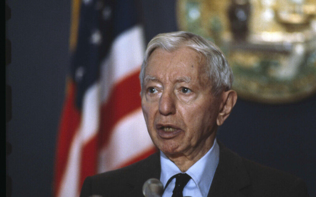 Retired Naval Adm. Hyman Rickover announces the establishment of the Rickover Institute, May 24, 1984. (AP Photo)