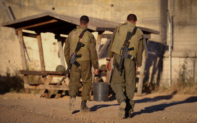 Illustrative: Israeli soldiers at a base in northern Israel, May 19, 2021. (David Cohen/Flash90)