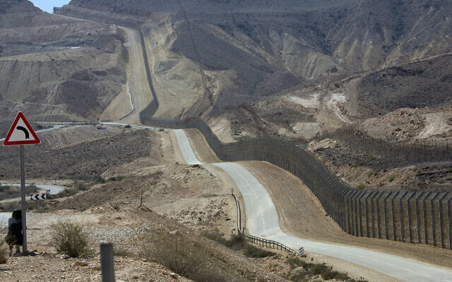 View of highway 10, on the southern Israeli border with Egypt. (Moshe Shai/FLASH90)