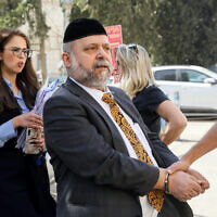 Rabbi Moshe Yazdi, arrested on suspicion of sexual offenses against women, is brought for a court hearing at the Jerusalem Magistrate's Court, on April 27, 2022. (Flash90)