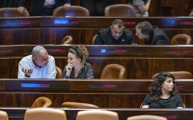Yamina MKs Nir Orbach and Idit Silman talk in the Knesset on June 1, 2022. (Olivier Fitoussi/Flash90)