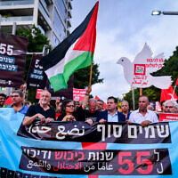 A rally calling for a two-state solution to the Israeli-Palestinian conflict and ending Israel's control of the West Bank, held in Tel Aviv on June 18, 2022. (Avshalom Sassoni/Flash90)