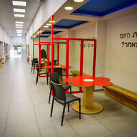 View of an empty school in Tel Aviv on June 19, 2022 (Avshalom Sassoni/Flash90)