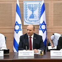 Prime Minister Naftali Bennett (C) speaks to the Knesset Foreign Affairs and Defense Committee, June 7, 2022 (Haim Zach/GPO)