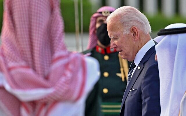 US President Joe Biden arrives at the King Abdulaziz International Airport in the Saudi coastal city of Jeddah, on July 15, 2022. (MANDEL NGAN / AFP)