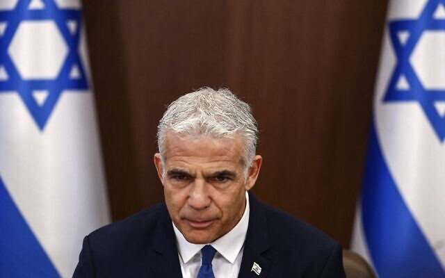 Israeli Prime Minister Yair Lapid holds  a cabinet meeting at his office in Jerusalem on July 24, 2022. (RONEN ZVULUN / POOL / AFP)