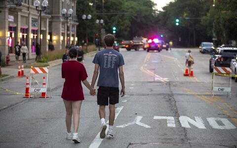 People arrive for a vigil near the scene of a mass shooting at a Fourth of July parade the day before, on July 5, 2022 in Highland Park, Illinois. (Jim Vondruska/Getty Images/AFP)