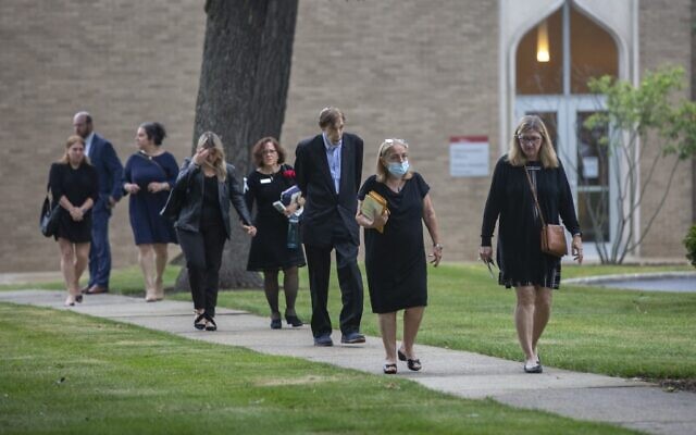 Mourners leave a funeral service for Highland Park shooting victim Jacquelyn Lovi Sundheim outside of the North Shore Congregation Israel Synagogue July 8, 2022 in Glencoe, Illinois (Jim Vondruska / GETTY IMAGES NORTH AMERICA / Getty Images via AFP)