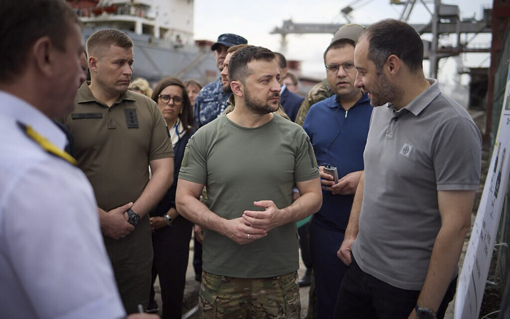 world News  Zelensky oversees loading of ships with Ukrainian grain: ‘We are ready’ to export