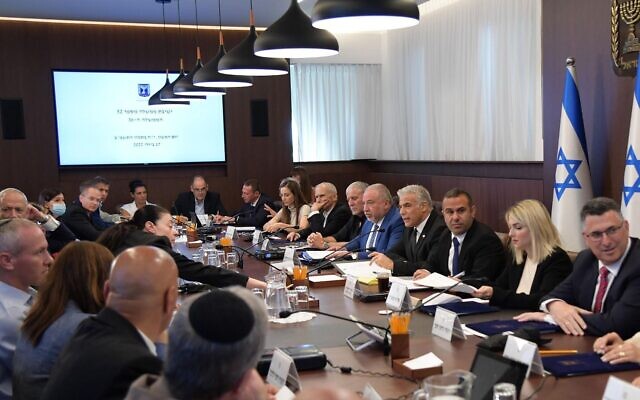 Prime Minister Yair Lapid heads a  cabinet meeting at the Prime Minister's Office in Jerusalem, on July 17, 2022. (Haim Zach / GPO)