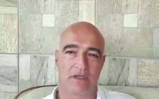 Screen capture from video of Dudi Ashkenazi after being released from a jail in Greece after two weeks, July 6, 2022. (Channel 13 news)