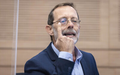 Moshe Feiglin attends a Health Committee meeting at the Knesset, on November 16, 2021. (Olivier Fitoussi/Flash90)