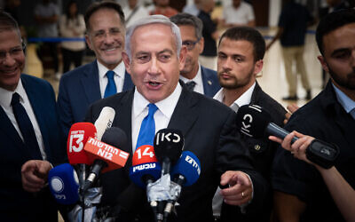 Opposition leader Benjamin Netanyahu hails the collapse of the Bennett-Lapid coalition, at the Knesset in Jerusalem on June 20, 2022. (Yonatan Sindel/Flash90)