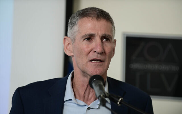 Deputy Economy and Industry Minister Yair Golan announces that he plans to challenge Nitzan Horowitz for the leadership of the Meretz party in the upcoming primaries, during a press conference in Tel Aviv, July 6, 2022 in Tel Aviv. (Tomer Neuberg/Flash90)