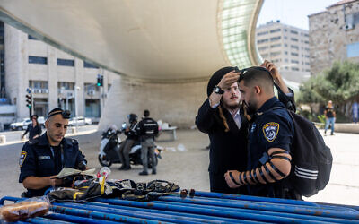 Israeli police officers in Jerusalem on July 13, 2022, deployed ahead of the arrival of US President Joe Biden (Yonatan Sindel/Flash90)