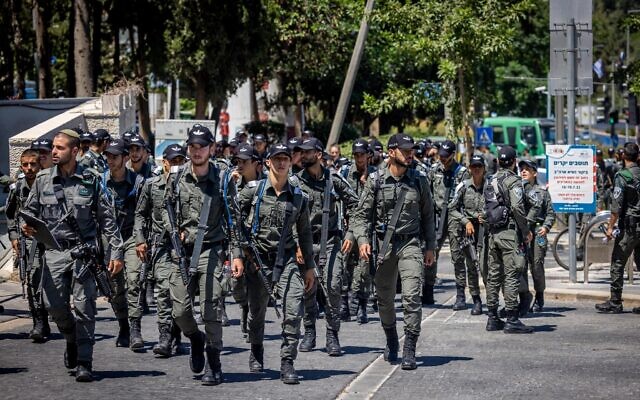 Police officers in Jerusalem on July 13, 2022 (Yonatan Sindel/Flash90)