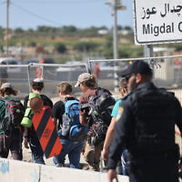 Israeli police and soldiers attempt to block settlers from the Nachala Settlement Movement at the Gush Etzion Junction, July 20, 2022. (Yonatan Sindel/FLASH90)