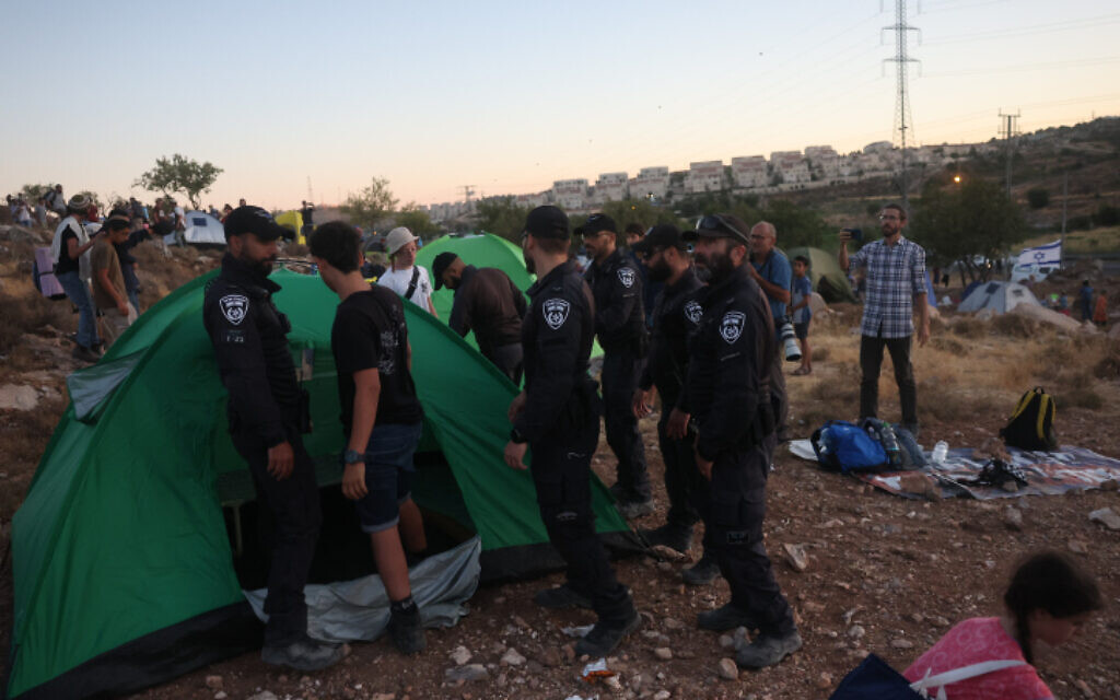 Settlers set up tents in an effort to establish a new illegal outpost near Kiryat Arba, July 20, 2022. (Yonatan Sindel/FLASH90)