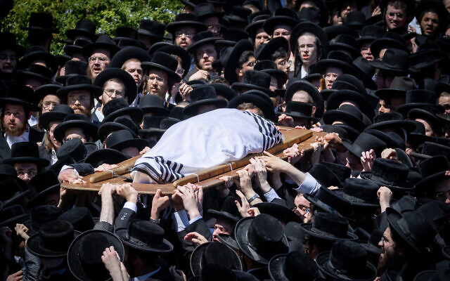 Ultra-Orthodox Jewish men attend the funeral of Rabbi Yitzchok Tuvia Weiss in Jerusalem, July 31, 2022. (Yonatan Sindel/Flash90)