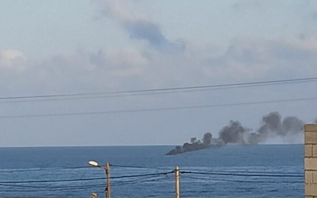 قال الجيش الإسرائيلي إن البحرية تغرق زورقا حاول تهريب “معدات” إلى حماس من مصر