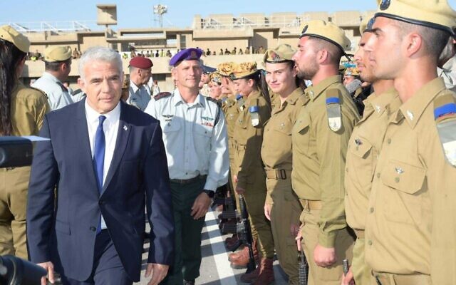 Prime Minister Yair Lapid attends a graduating ceremony of IDF officers at Bahad 1, the IDF officers’ school in southern Israel. (GPO/Amos Ben Gershom)