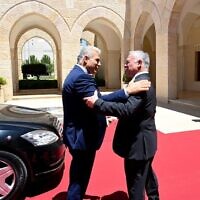 Prime Minister Yair Lapid (L) meets with King Abdullah II (R) in Amman, Jordan, July 27, 2022. (Haim Zach/GPO)