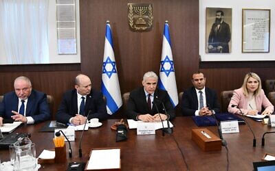 Prime Minister Yair Lapid leads his first weekly cabinet meeting, July 3, 2022. Haim Zach (GPO)